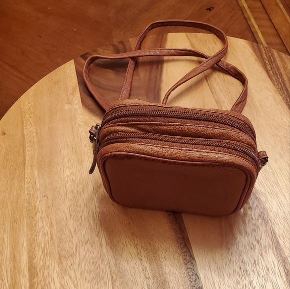 Wilson's Leather Crossbodt/Belt Bag - Picture 5 of 6